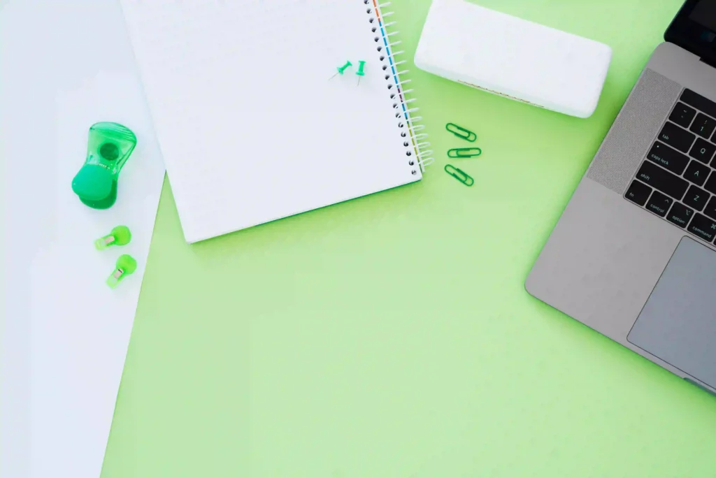 laptop-desk-notes-marketing-content