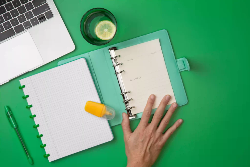 digital-blog-content-making-person